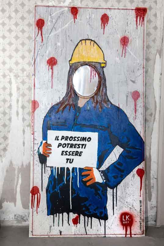 Street Artist Laika denuncia i morti sul lavoro.