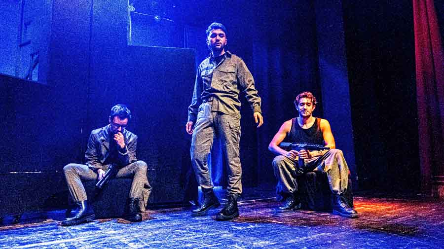 Linee tra i bordi al Teatro Marconi di Roma